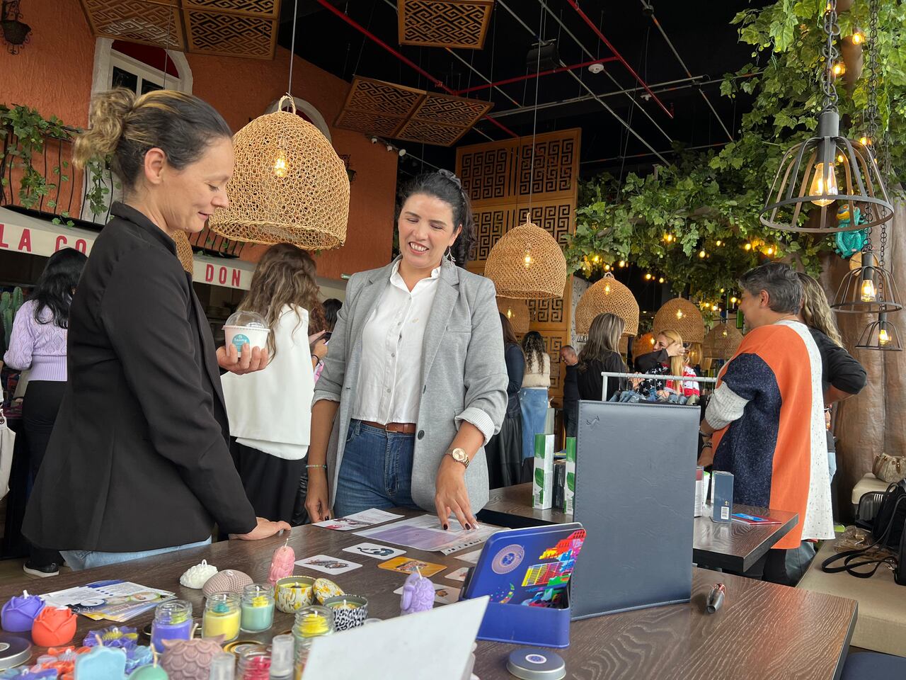 Emprender no es una opción romántica ni glamorosa para muchas mujeres; es, muchas veces, la única puerta disponible.