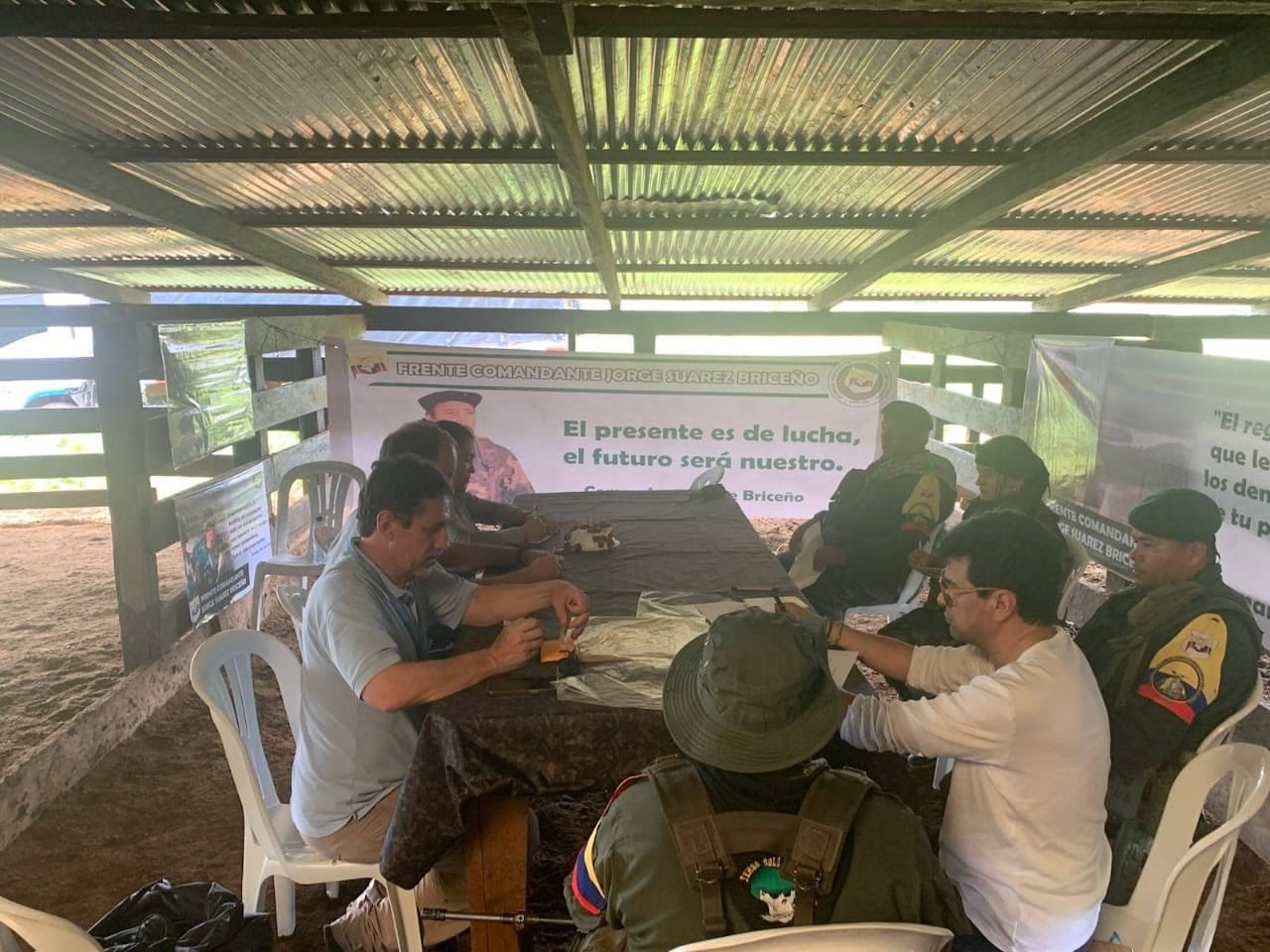 El acercamiento exploratorio que tuvo el comisionado de Paz, Danilo Rueda, con las disidencias de las Farc es, para algunos analistas, un límite que no se debe cruzar porque ellos traicionaron el Acuerdo Final de La Habana.