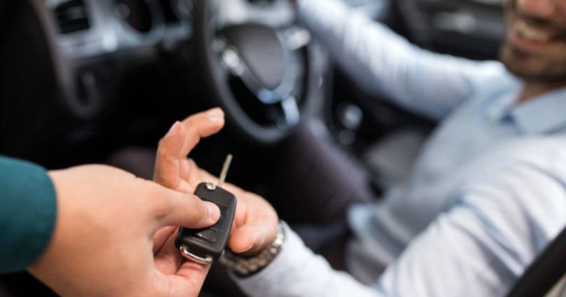 La reventa es clave para tomar la decisión de compra; es bueno qué tanto valor perderá su vehículo a la hora de renovarlo.