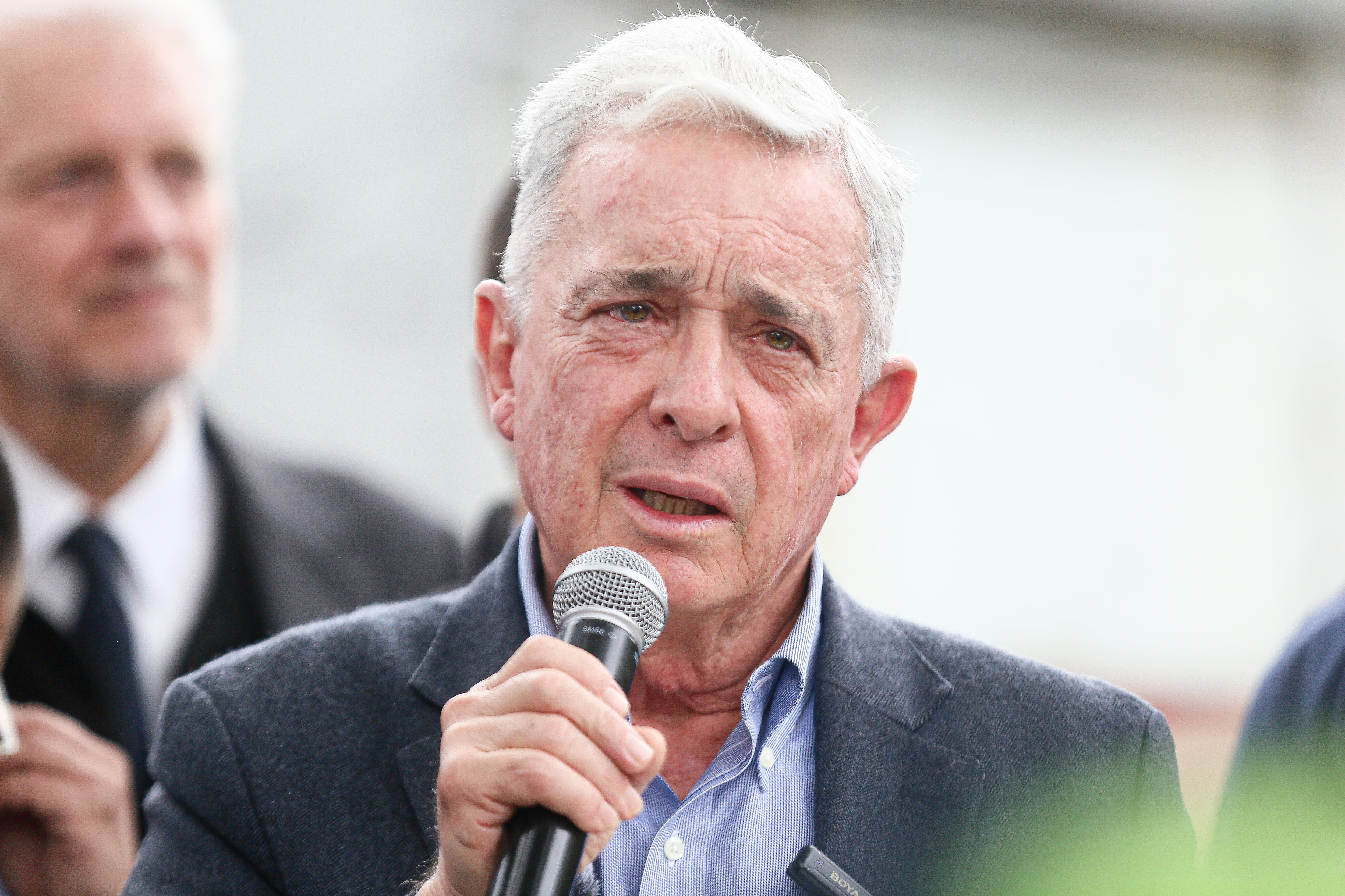 El expresidente Álvaro Uribe Vélez, acompañado del partido Centro Democrático, visitó el lugar en el que el Senador Miguel Uribe Turbay sufrió el atentado que ocasionó su muerte.