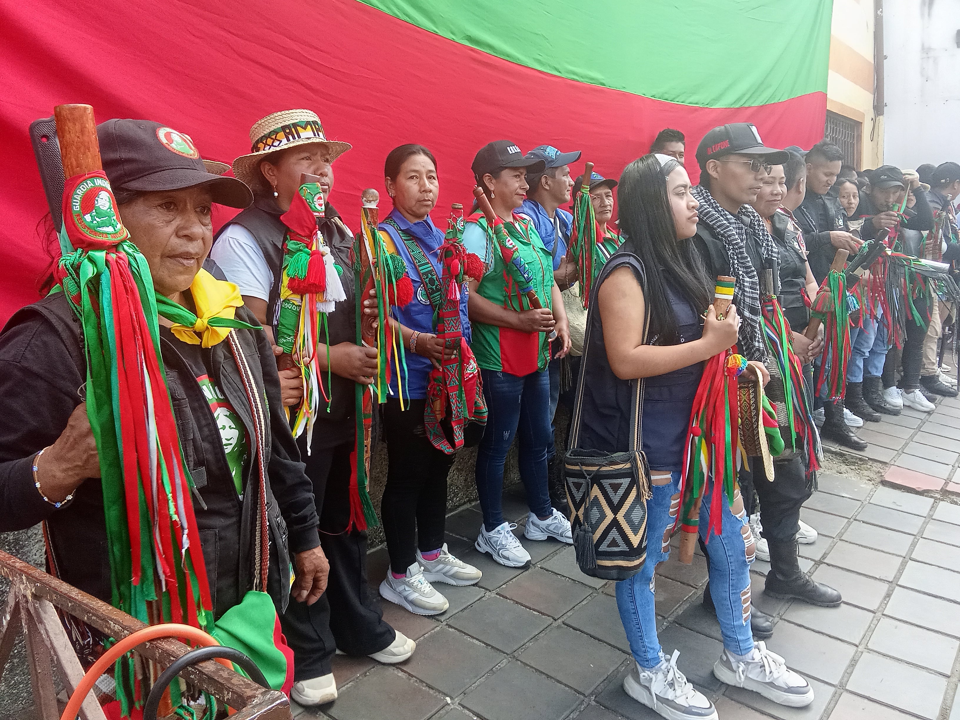 Las guardias indígenas del Cauca aumentaron su presencia en los resguardos y cabildos para detener el asesinato de más comuneros en esta zona del país.