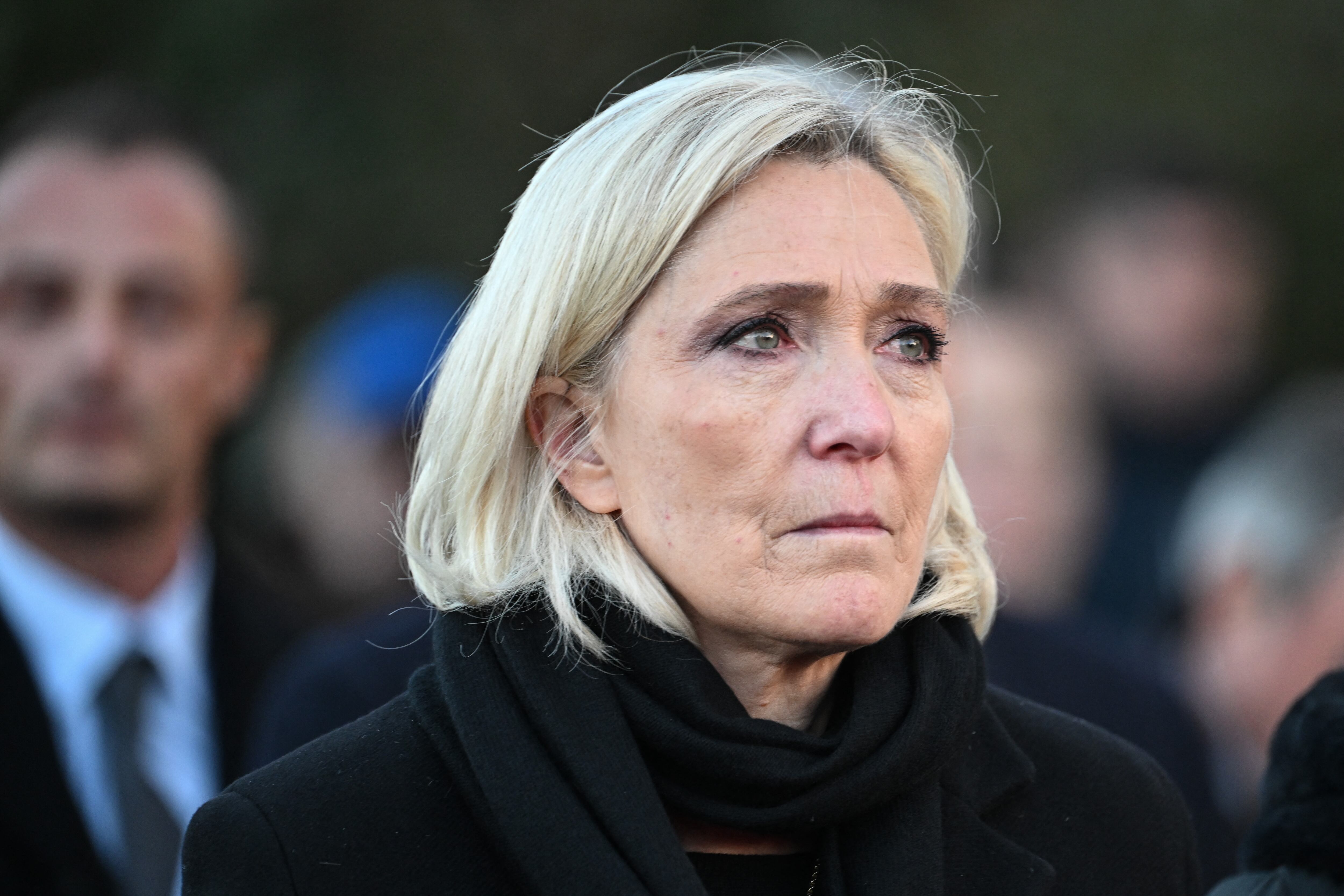 Marine Le Pen sale del funeral de su padre, Jean-Marie Le Pen, en su ciudad natal, La Trinité-sur-Mer, el 11 de enero de 2025. El 31 de marzo de 2025