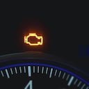 La luz de Check Engine alerta sobre posibles fallas en el motor, el sistema de combustible o el escape.