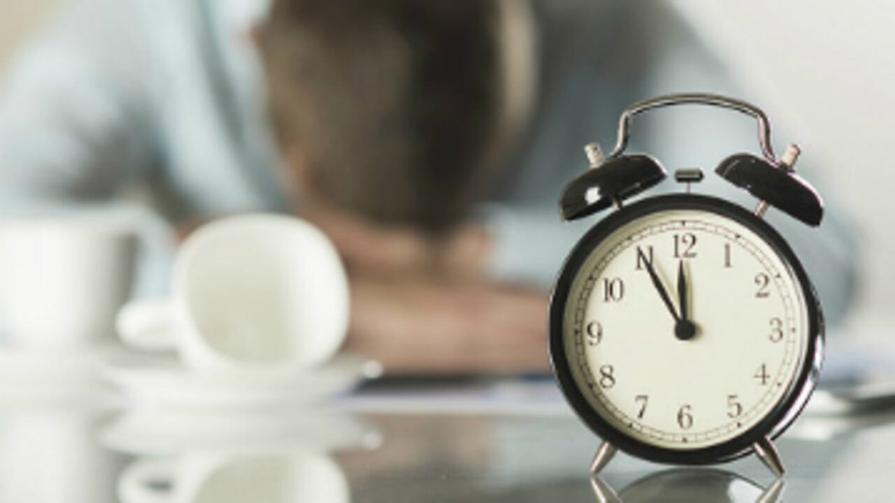 Una siesta después de un trasnocho puede ser clave para rendir a la rutina del día.
