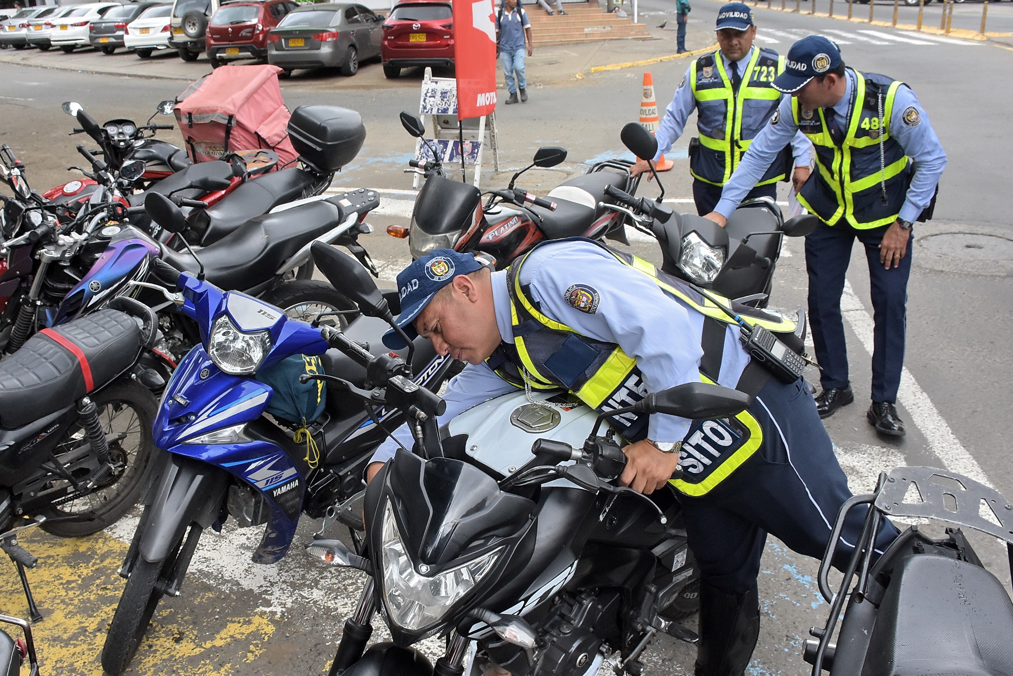 En la Portada al Mar, La Secretaría de Movilidad de Cali adelantó una campaña de conciencia en la seguridad vial, dirigida a los motociclistas, ya que son los Actores que más accidentes provocan en las vías.