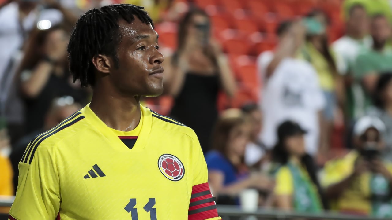 Cuadrado luciendo la cinta de capitán.