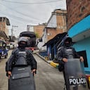 La estación de La Sultana está custodiada por varios uniformados.