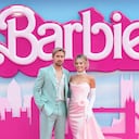 En esta imagen de archivo, Ryan Gosling (izquierda) y Margot Robbie posan para los fotógrafos a su llegada al estreno de la película "Barbie" en Londres, el 12 de julio de 2023. (Scott Garfitt/Invision/AP, archivo)