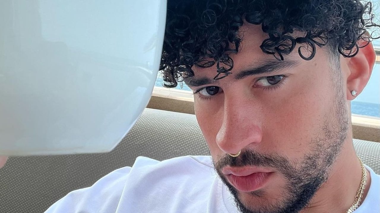 Actriz habla del beso que se dió con Bad Bunny.