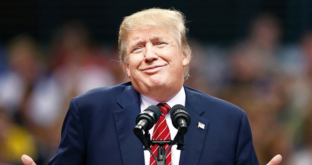 A Donald Trump se le está acusando formalmente de haber inflado los números de sus empresas para poder tener beneficios financieros, lo cual ha negado rotundamente.