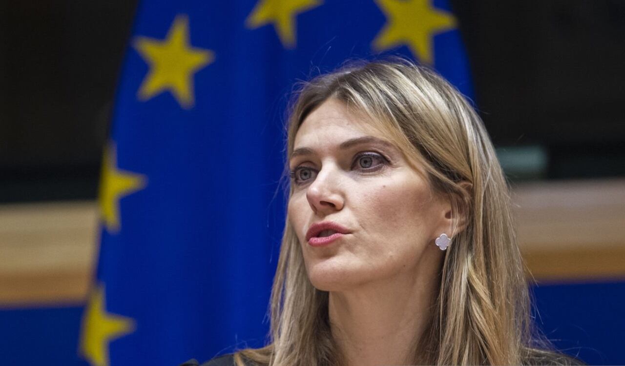 Eva Kaili tiene 44 años y también es presentadora de programas en su natal Grecia