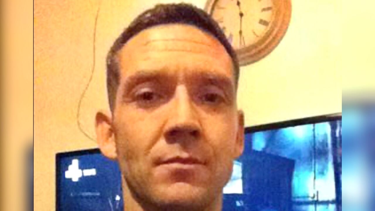 Karl Warbuton murió de neumonitis, una condición típica de la inhalación de tóxicos, dijeron las autoridades.