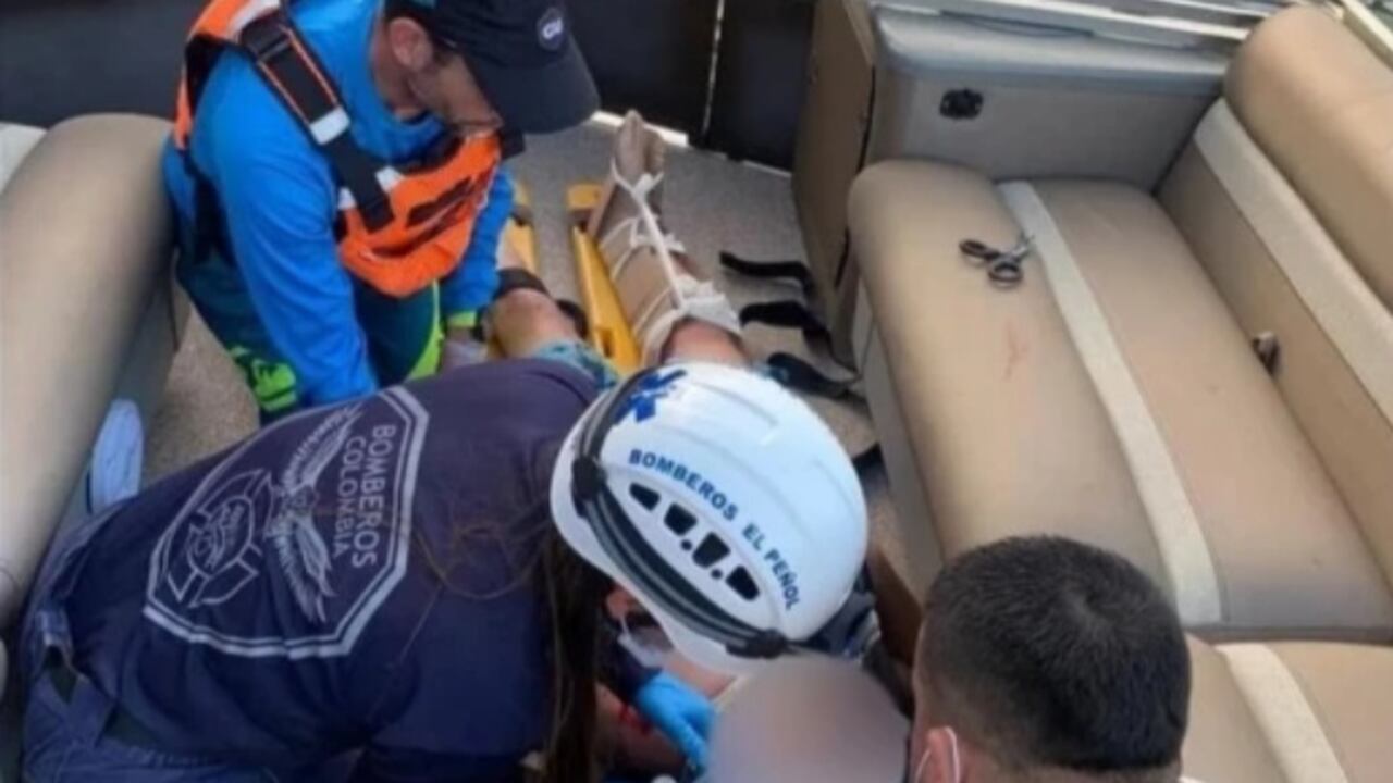 De acuerdo con Martha Vergara, comandante de bomberos de este municipio, la emergencia fue atendida por 10 unidades de bomberos, una lancha y dos ambulancias.