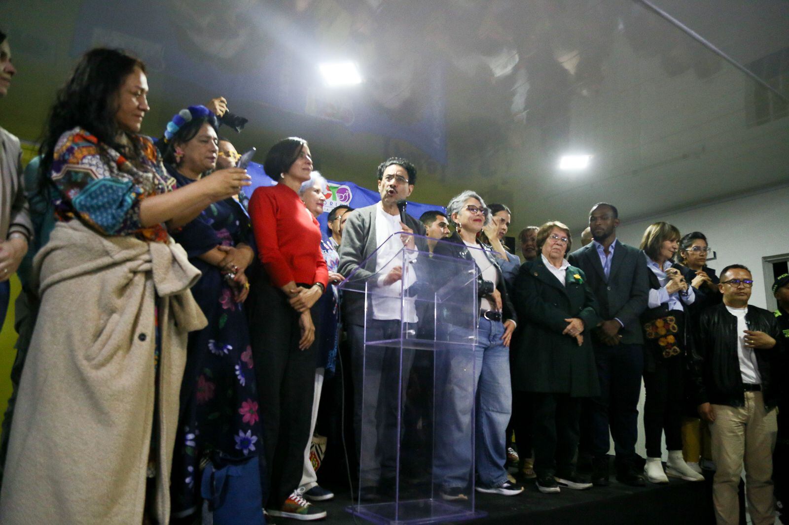 Iván Cepeda celebra junto a sus simpatizantes, tras haber sido seleccionado como el candidato oficial del Pacto Histórico para las elecciones presidenciales del 2026
