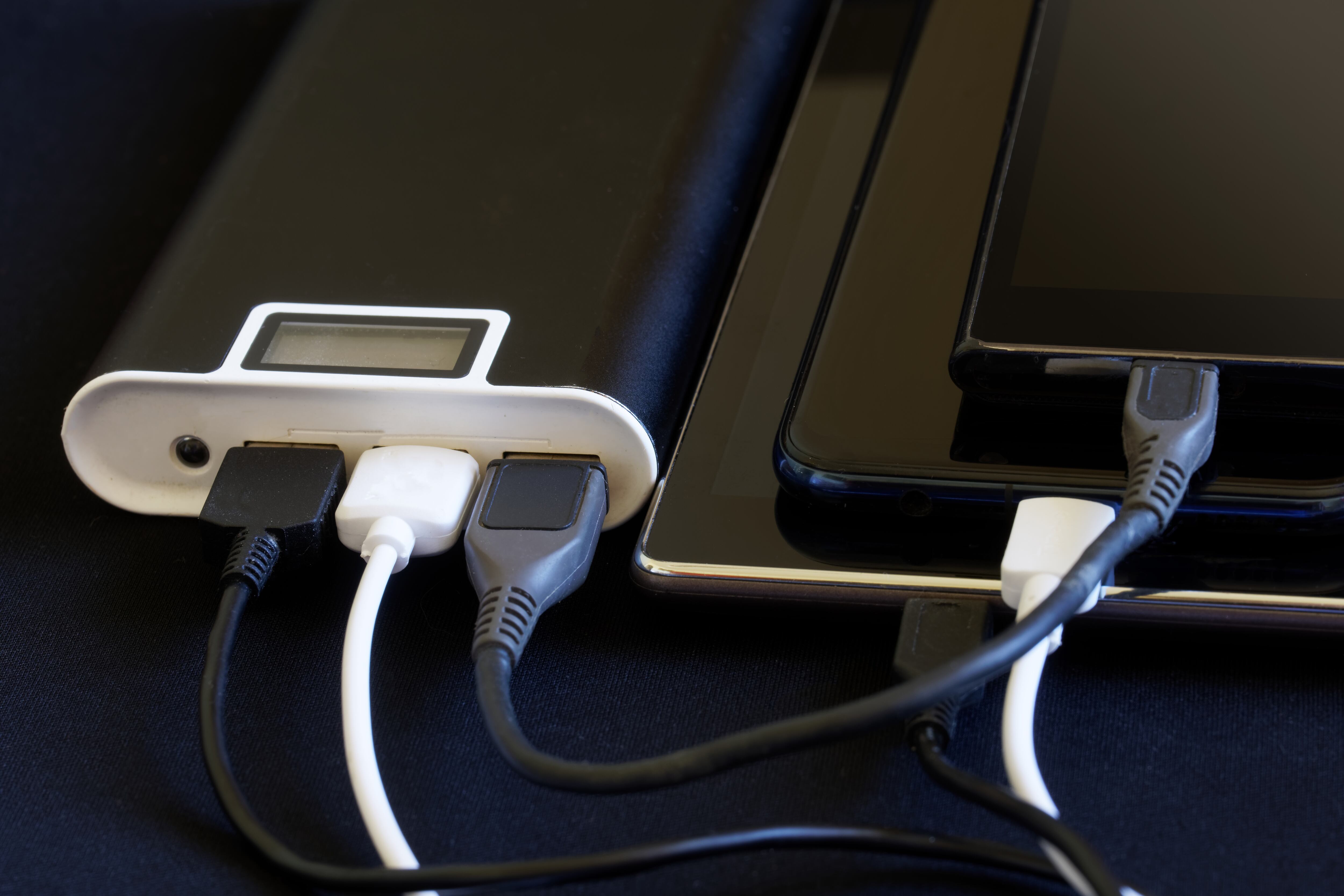 Un cargador con varias entradas le facilita la vida a los usuarios.