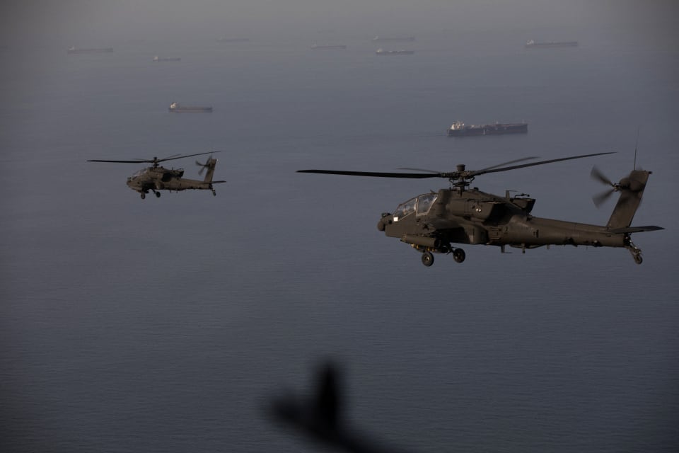 This handout photo released by US Central Command via their X account (@CENTCOM) on April 18, 2026 shows AH-64 Apaches flying above the Strait of Hormuz during a patrol on April 17, 2026. Iran's military declared the Strait of Hormuz closed again on April 18, prompting ships to abandon attempts to transit and President Donald Trump to warn Tehran against trying to "blackmail" the United States. On April 17, Tehran had declared the strait, which usually carries a fifth of the world's oil and liquefied natural gas, open after a ceasefire was agreed in Israel's war with Iran's ally Hezbollah in Lebanon. (Photo by US Central Command (CENTCOM) / AFP) / RESTRICTED TO EDITORIAL USE - MANDATORY CREDIT "AFP PHOTO /  US CENTRAL COMMAND " - HANDOUT - NO MARKETING NO ADVERTISING CAMPAIGNS - DISTRIBUTED AS A SERVICE TO CLIENTS