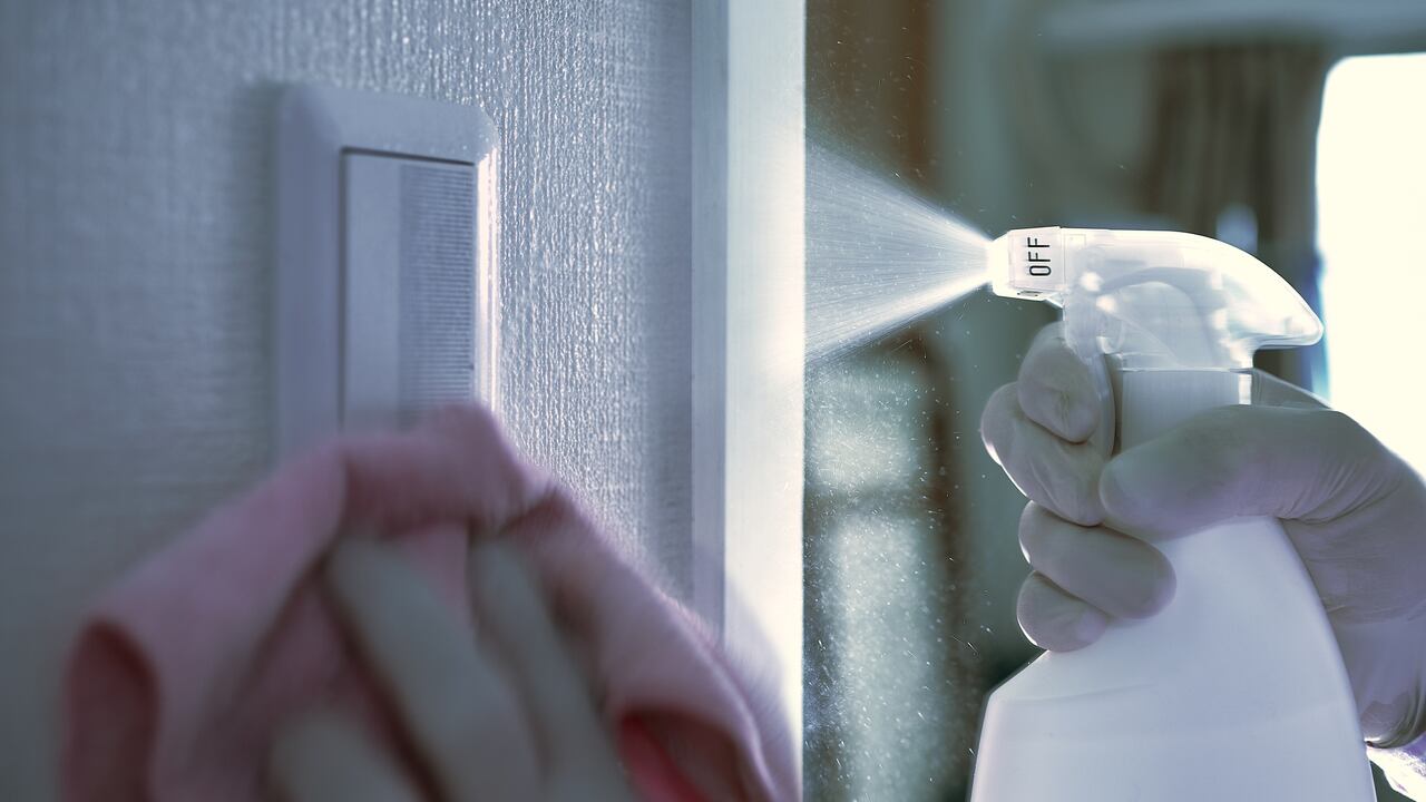 Foto de referencia de desinfectantes