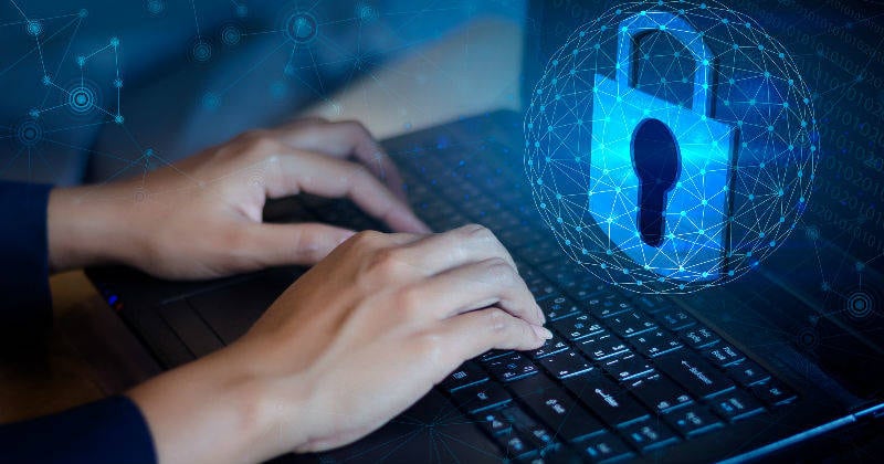 En 2021  la Policía Nacional registró más de 23.000 denuncias de ciberdelitos.