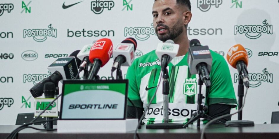 Edwin Cardona fue presentado como nuevo jugador de los verdolagas.