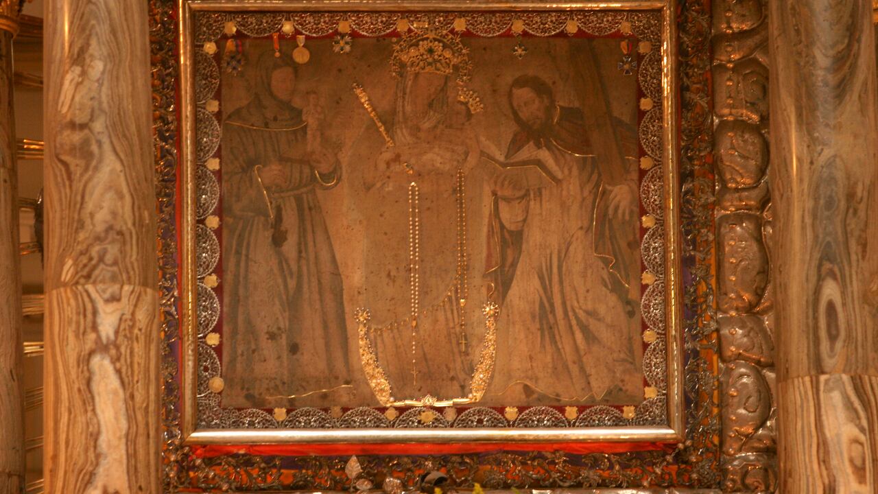 Recuperan las joyas que fueron robadas de la Virgen Chiquinquirá en la madrugada de este viernes