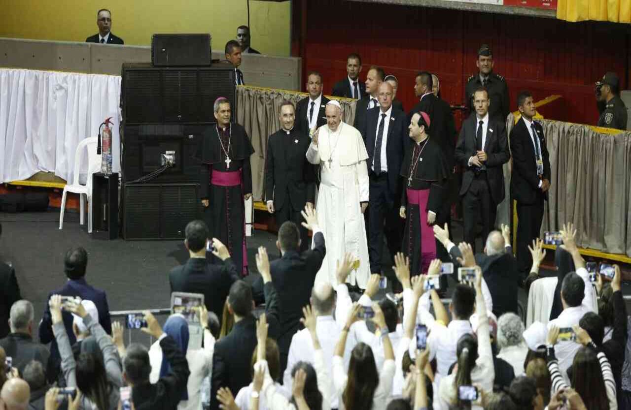 Papa Francisco recibe honores por los consagrados. Foto: Guillermo Torres// SEMANA. 