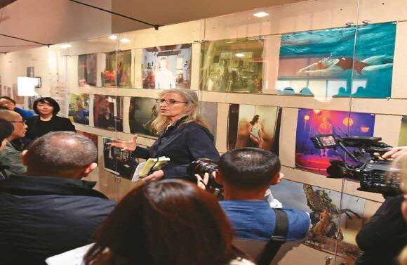 La exposición ‘Women: New Portraits’ deslumbró a los asistentes que la vieron en Londres a comienzos de febrero. Viajará a otras ciudades como Nueva York, San Francisco y Hong Kong.  Abajo, algunas de las portadas mas emblemáticas de la fotógrafa.