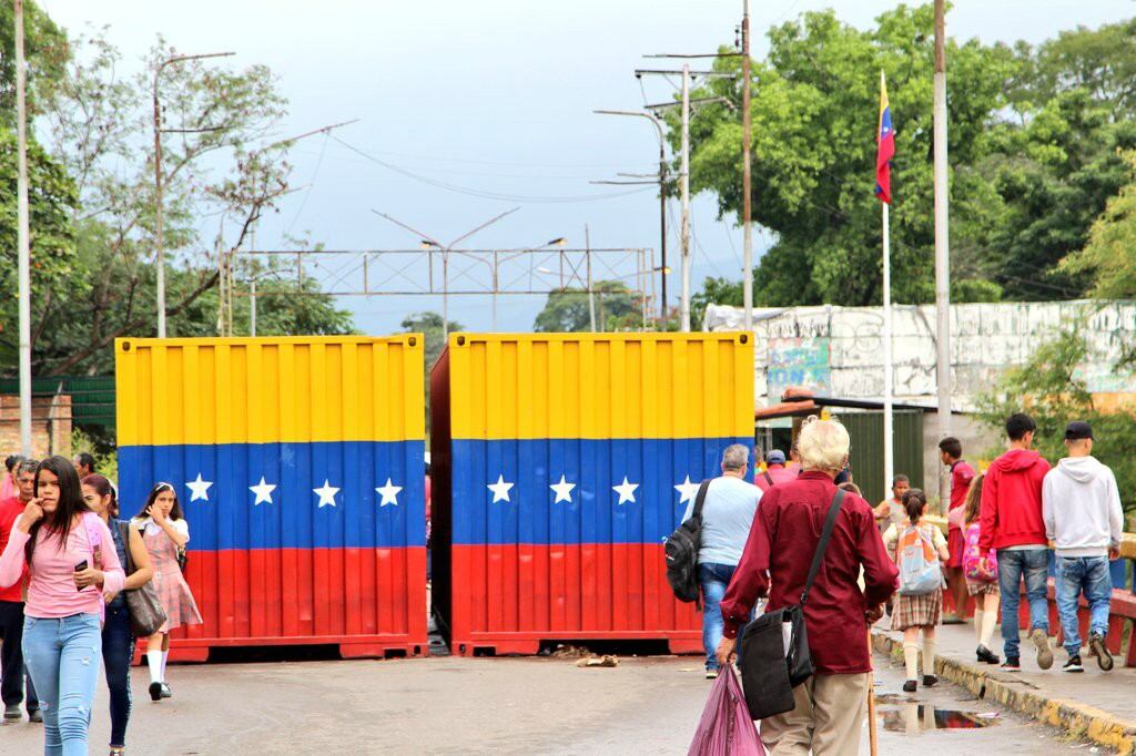 Este fenómeno es considerado por la Organización de las Naciones Unidas como la mayor crisis migratoria de la historia de América Latina y la segunda del mundo después de Siria.