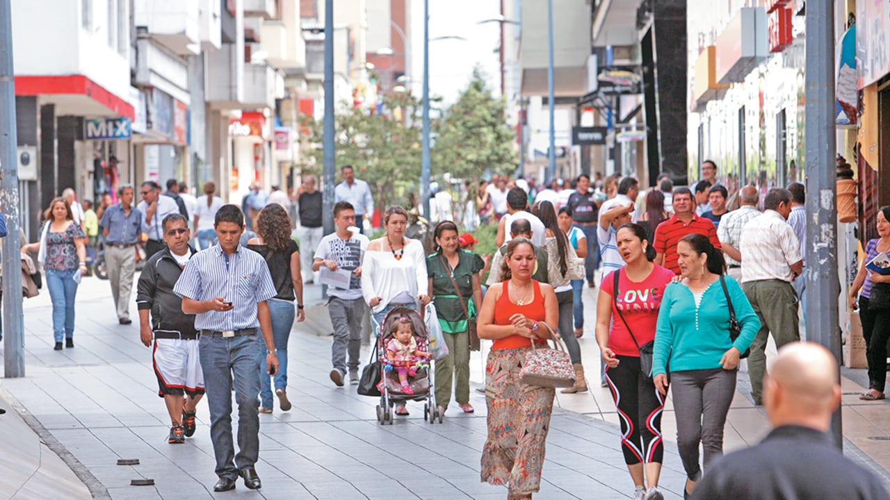La clase media en Colombia hoy ya tiene el tiempo de ocio suficiente para informarse, reflexionar, saber que puede exigir al Estado y hacer respetar sus derechos.