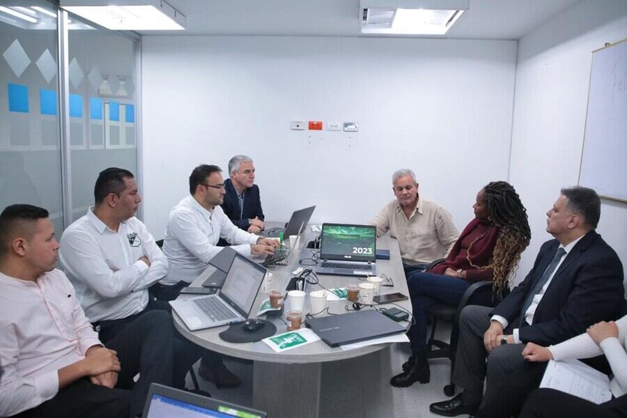 El Ministerio del Deporte visitó la sede del Deportivo Cali.