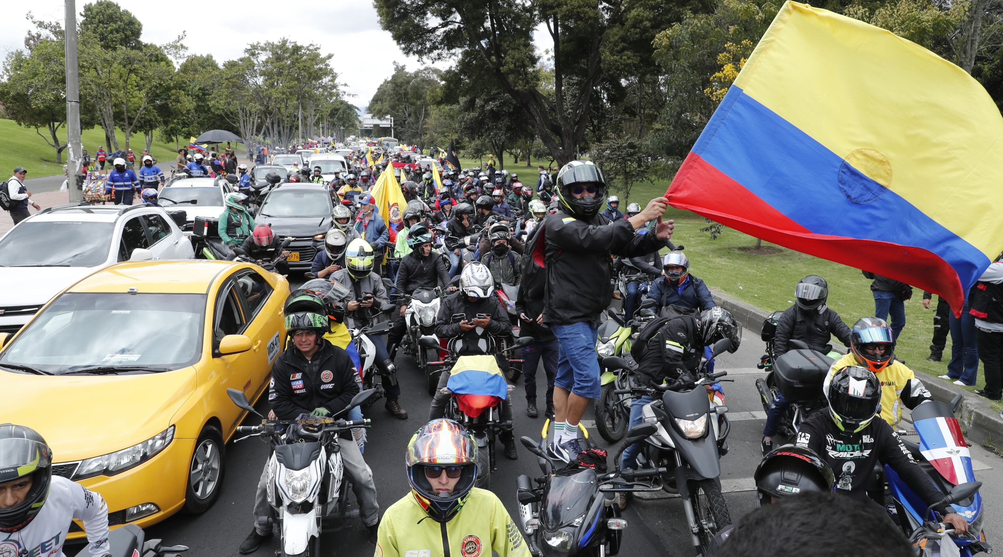 Protestas alzas en la gasolina