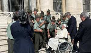 Los policías recibieron la bendición del sumo pontífice
