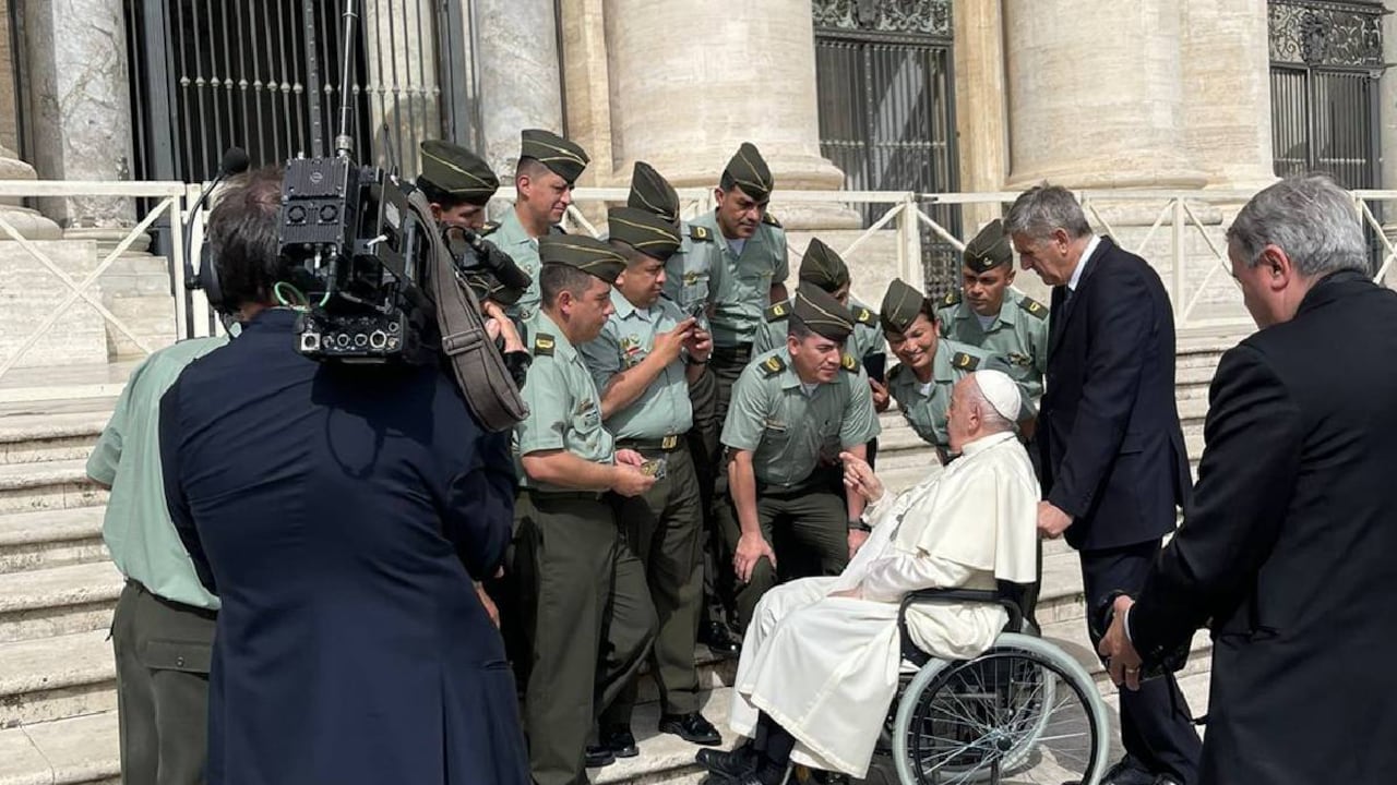 Los policías recibieron la bendición del sumo pontífice
