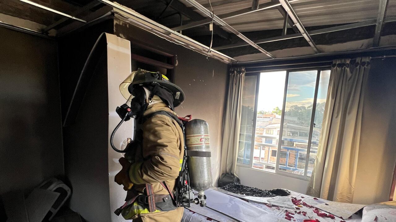 Los bomberos son unos de los trabajadores que más riesgo corren en sus actividades laborales.