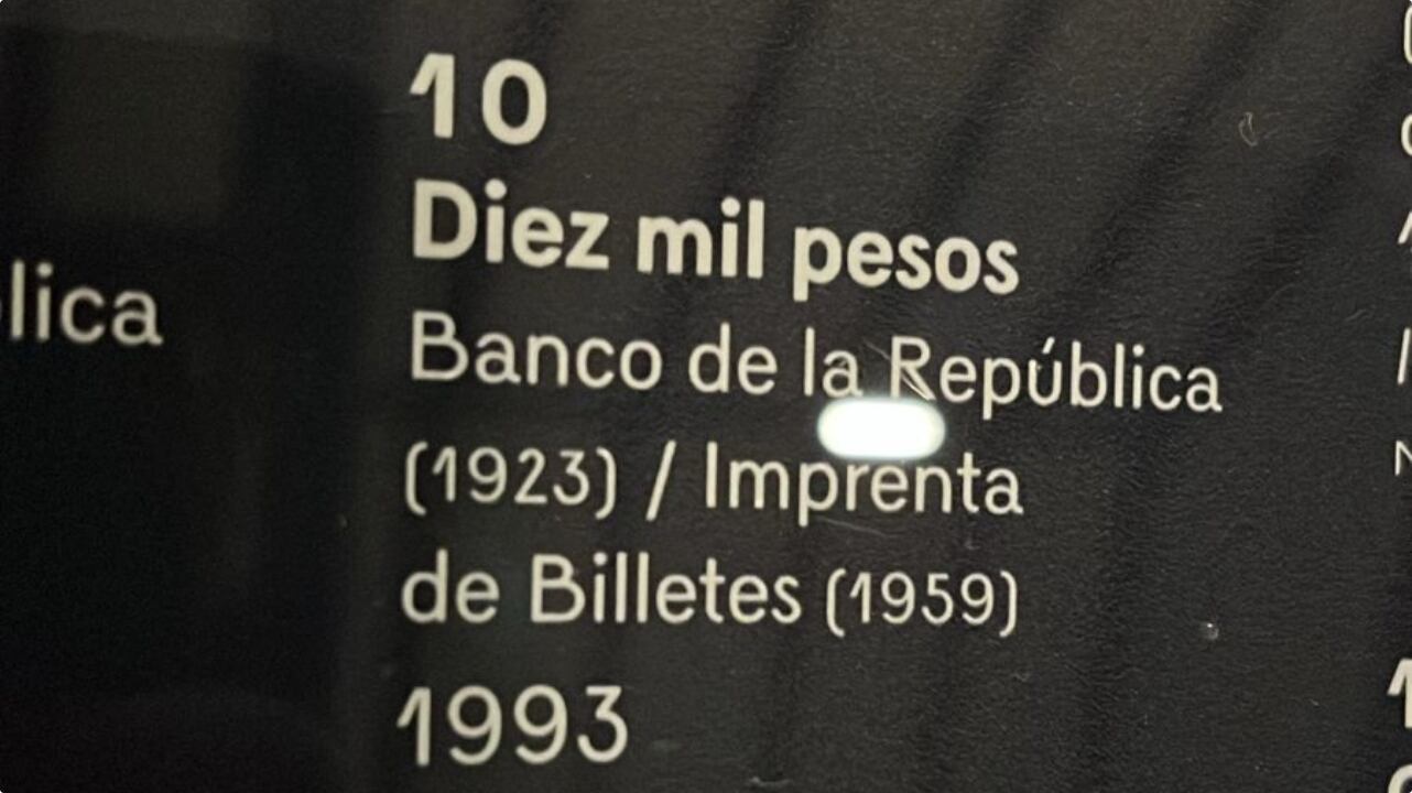 La descripción del billete de diez mil pesos colombiano que Casa de Moneda del Banco de la República retiró de su exposición