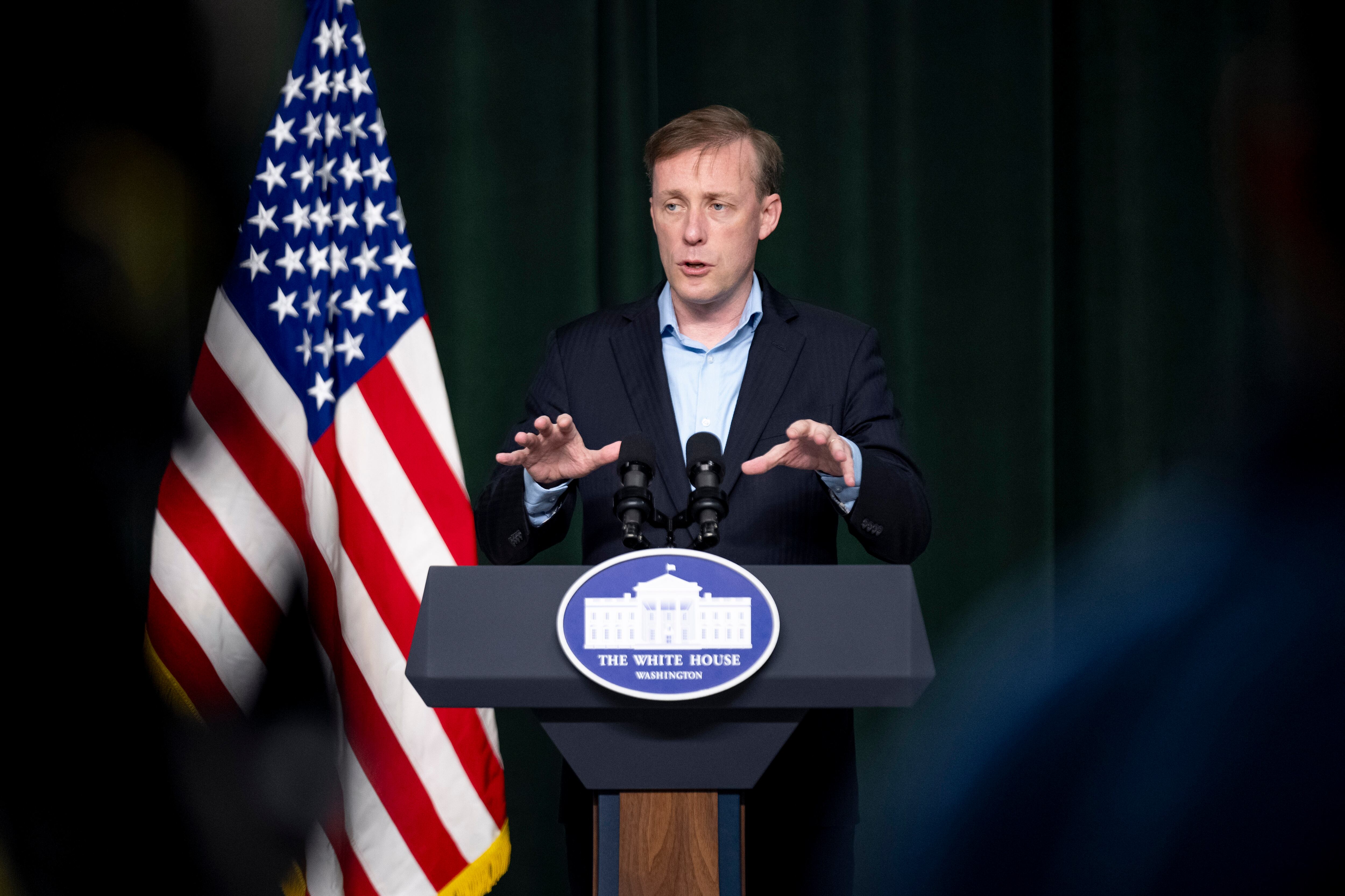 El asesor de seguridad nacional de la Casa Blanca, Jake Sullivan, habla en una conferencia de prensa antes de una reunión con el presidente Joe Biden, el primer ministro japonés Fumio Kishida y el presidente surcoreano Yoon Suk Yeol, el viernes 18 de agosto de 2023