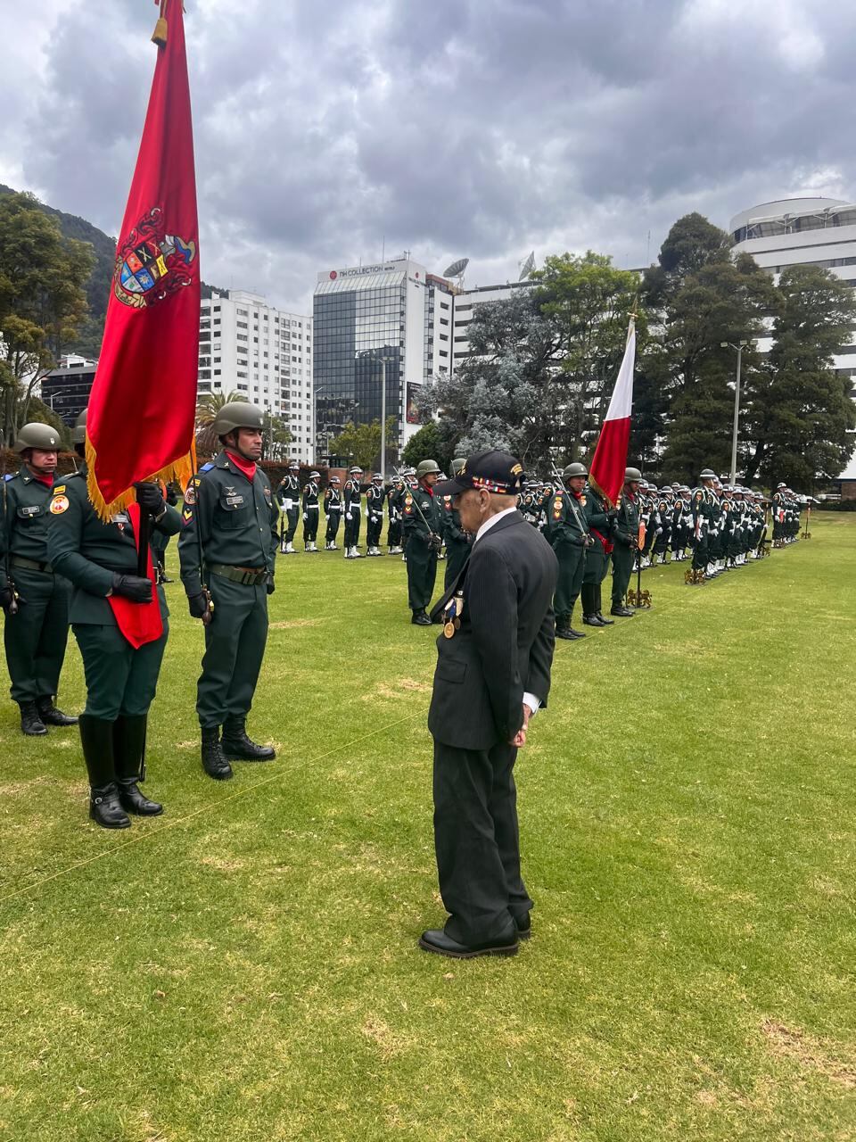 La fuerza pública conmemoró el Día del Veterano.