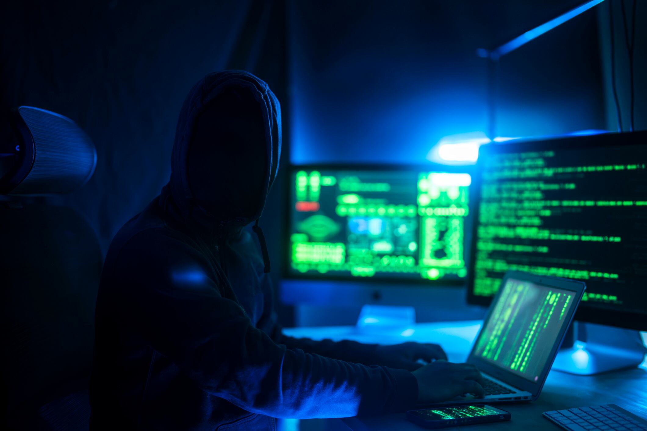 WhatsApp advirtió a los usuarios que usan versiones no oficiales de la app, recordando que estas están prohibidas y pueden causar la suspensión de sus cuentas.