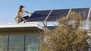 Los paneles solares permiten a los hogares generar su propia electricidad.