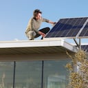 Los paneles solares permiten a los hogares generar su propia electricidad.