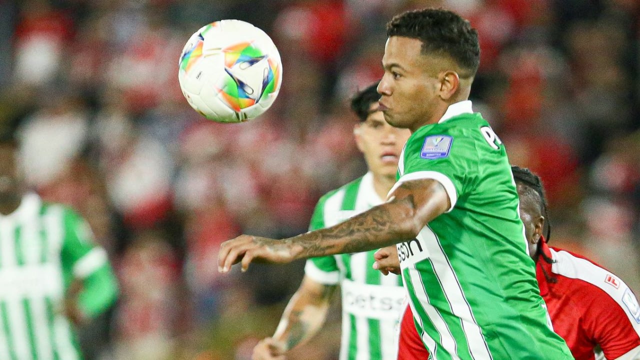 César Haydar, defensor de Atlético Nacional, en el partido contra Santa Fe.