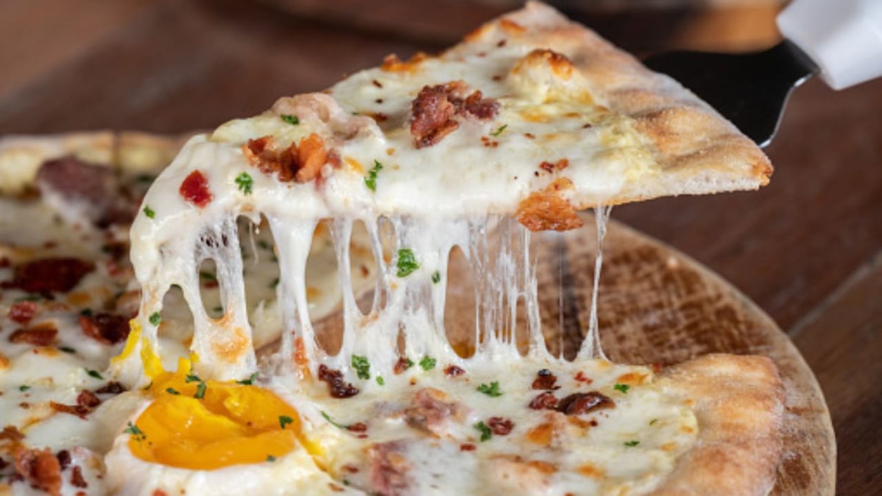 Así se debe calentar una pizza.