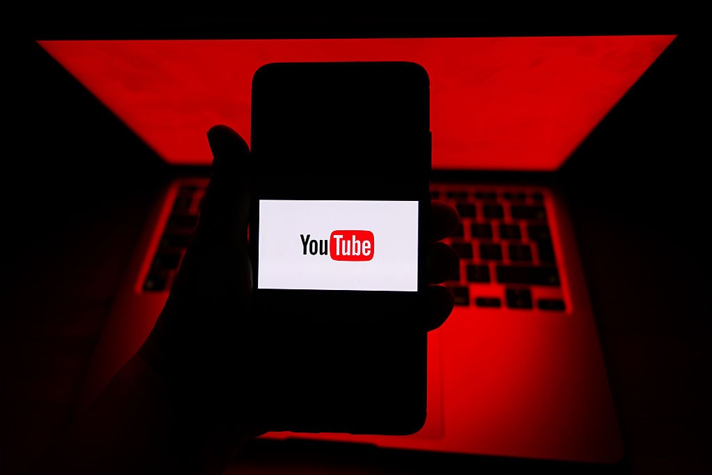 Nuevas funciones permiten usar YouTube en segundo plano sin riesgos.