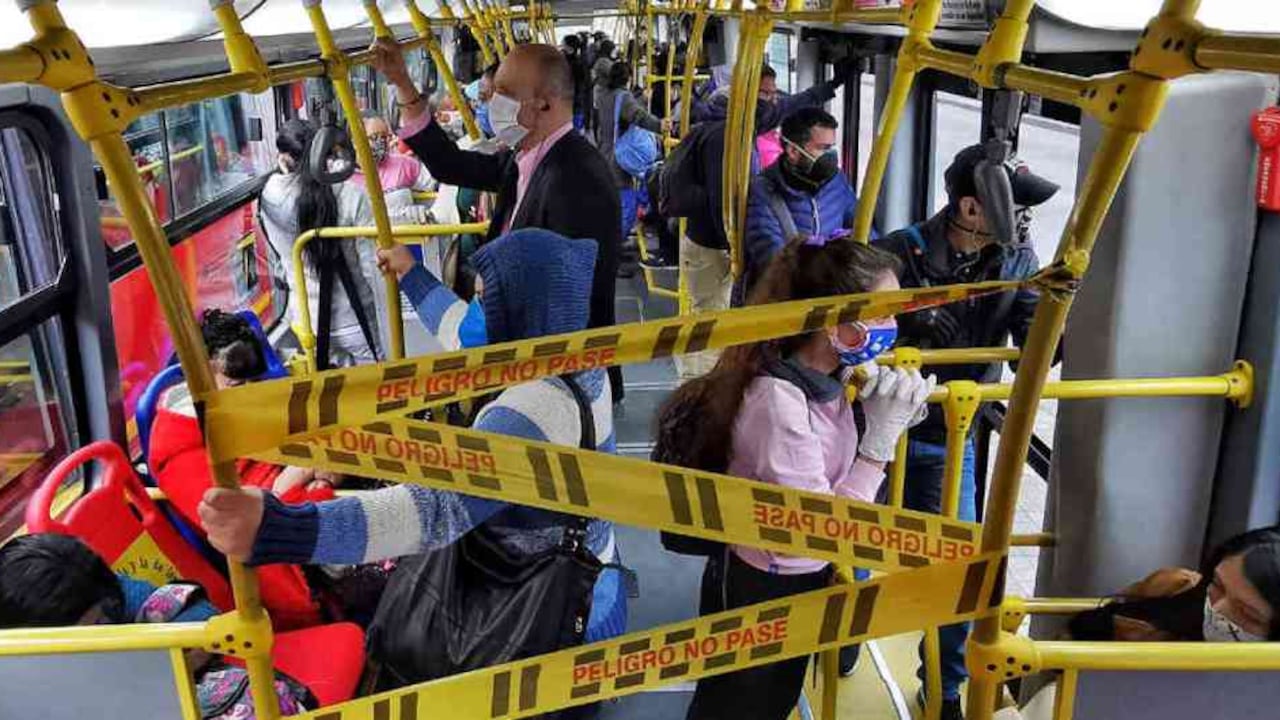 Fotos: ¿Ni TransMilenio ni SITP están cumpliendo con ocupación máxima del 50 %?