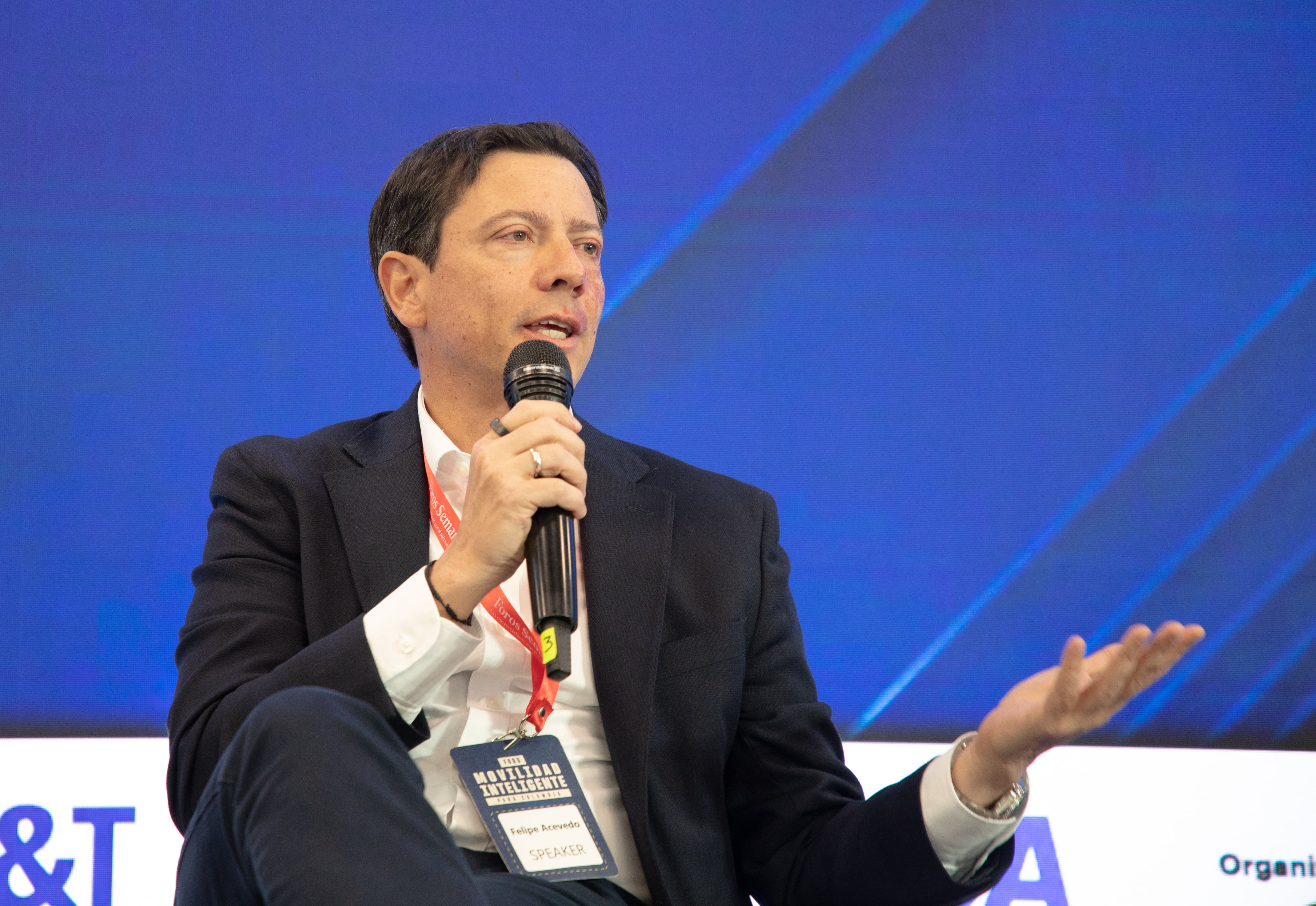 Movilidad inteligente para Colombia: 
innovar para mover ciudades