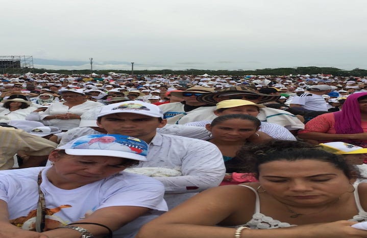 Miles de personas oraron en Catama en la misa de beatificación al padre Pedro María Ramírez. Foto: Cristian Leguizamón// SEMANA. 