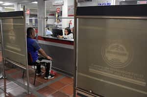 Desde la oficina de licencias del CDAV , Hacen un llamado a la ciudadanía caleña a que se acerquen a renovar las licencias de conducción, Presto que a la fecha solo van 89 mil de las 150 mil que se tenían presupuestadas para el año 2023 y también para que se eviten sanciones en los controles de tránsito por parte de las autoridades.