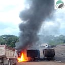 Ataque terrorista sin precedentes contra infraestructura vial de Colombia; os hechos se presentaron en la madrugada en el municipio de Pelaya, Cesar, donde se registró la quema de vehículos y maquinaria, a la Concesión Autopista del Río Grande.