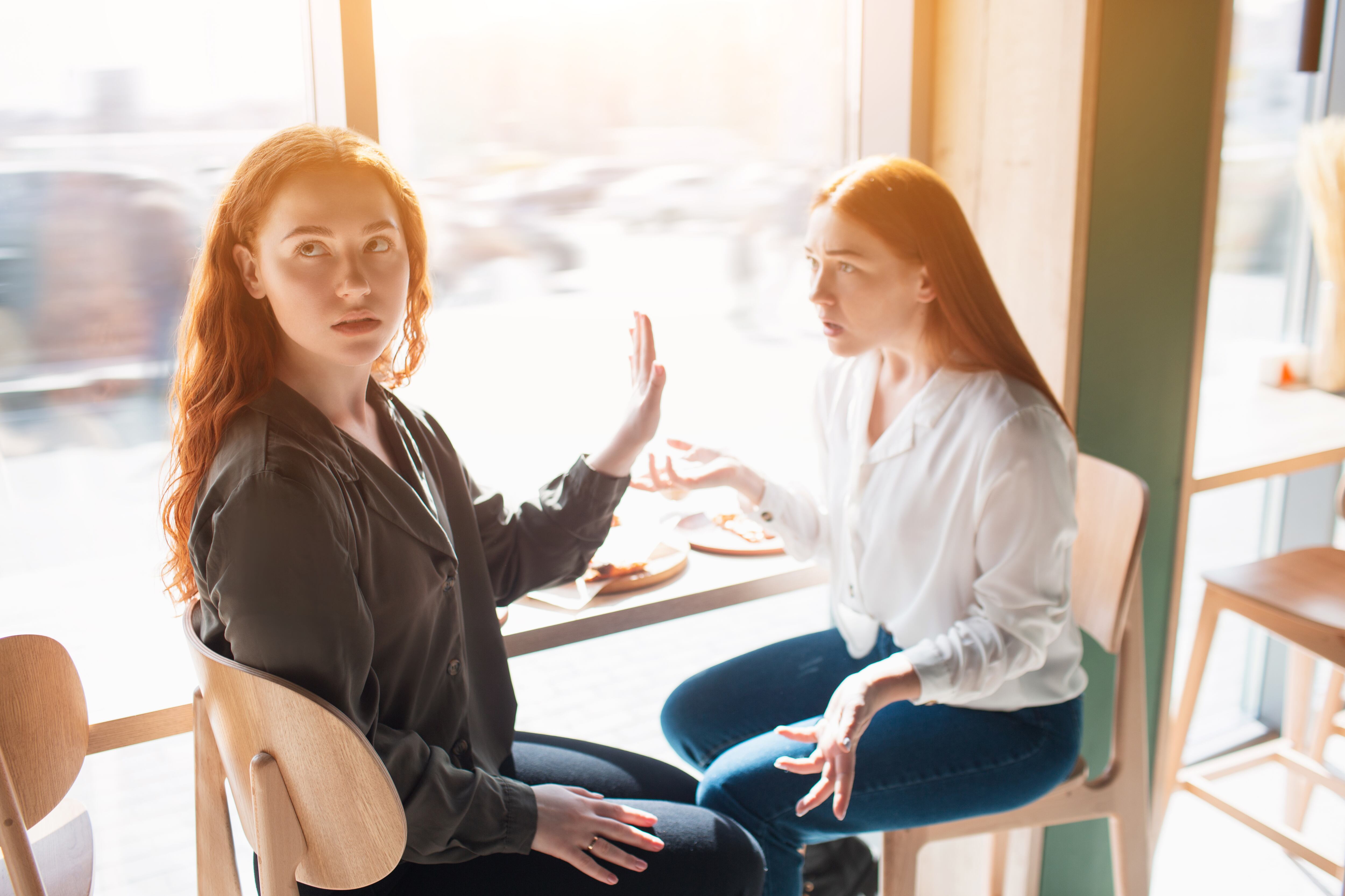 Algunas frases son eficaces para redirigir la conversación sin que se perciba como evasión.