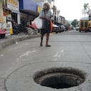 Orden: Alcantarillas para aguas de lluvia del barrio sucre están siendo utilizadas por sujetos de la calle que salen de su interior. Foto José L Guzmán. EL País. junio 8-23