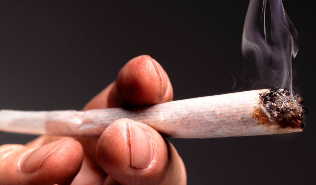 El ciudadano trato de deshacerse de la evidencia antes que la Policía pudiera arrestarlo